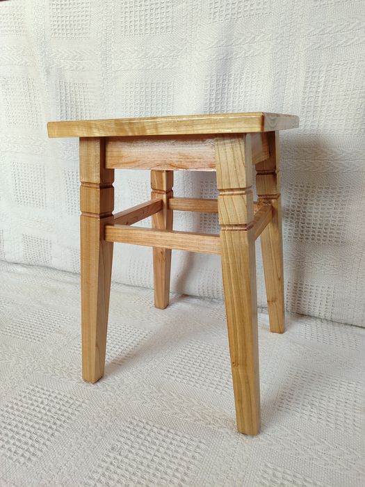 Табуретки   з  дерева