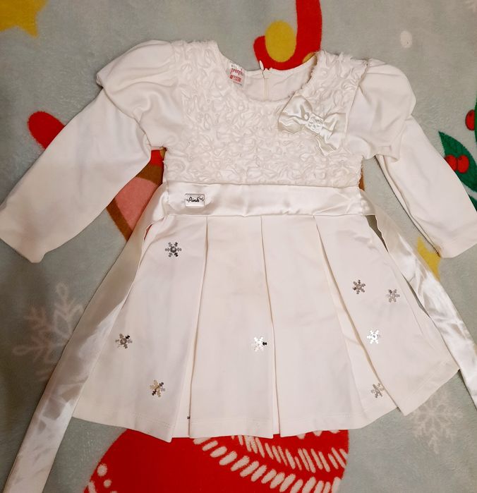 Плаття біло-молочного кольору