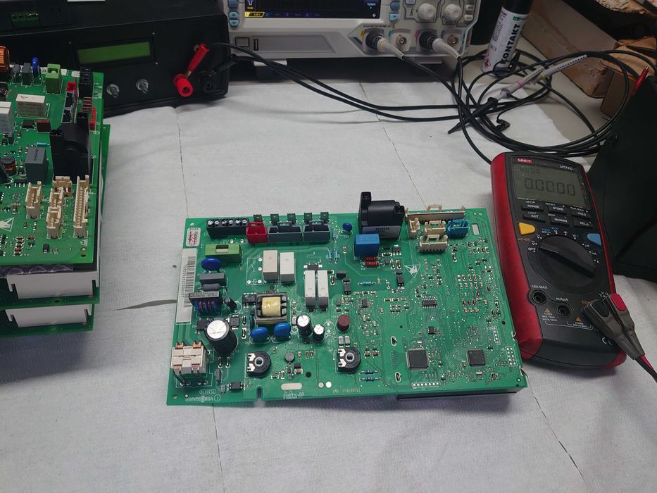 Viessmann Vitopend 100 błąd F4 FF płyta główna sterownik Naprawa