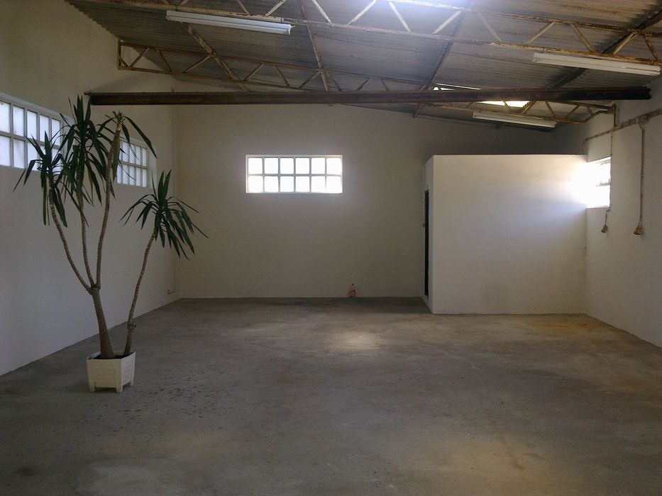 Armazém 120 m2 em Peroneto - Marinha Grande