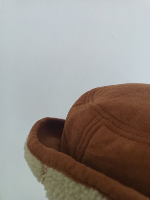 Ciepła Czapka Zimowa Bucket Hat – Styl Retro / Sherpa / Karmelowa