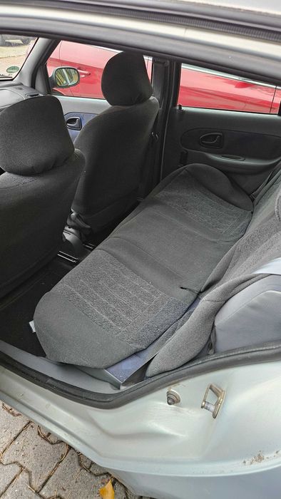 Renault Clio 2 1,2 8V 2001 rok