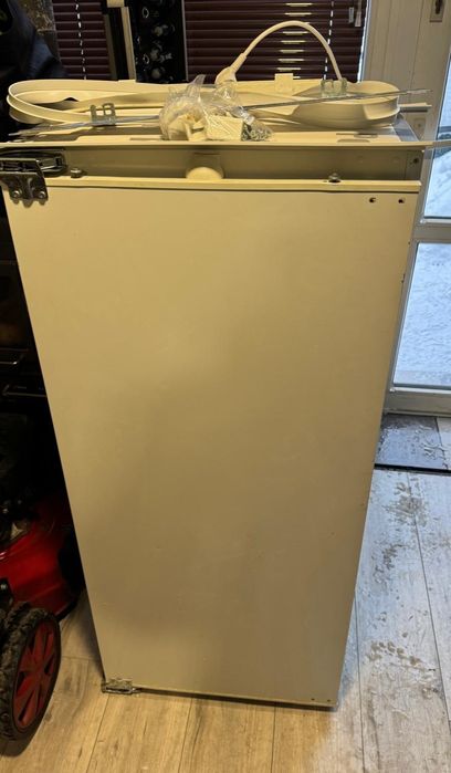 Lodówka  do zabudowy,  stan bardzo dobry.