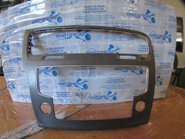 Moldura da consola central / rádio / aro VOLKSWAGEN Golf VII Variant (
