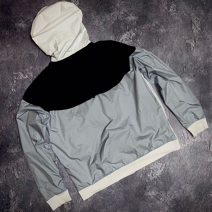 Вітровка Nike Windrunner