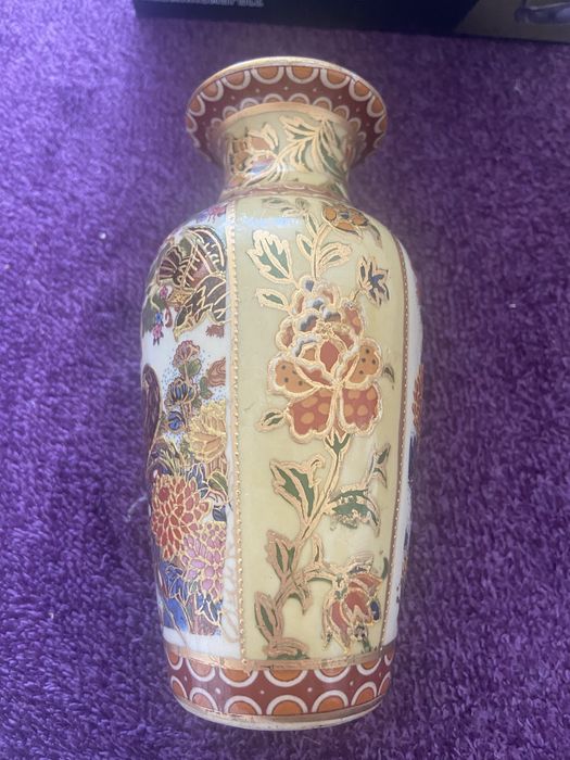 Chiński wazonik porcelanowy