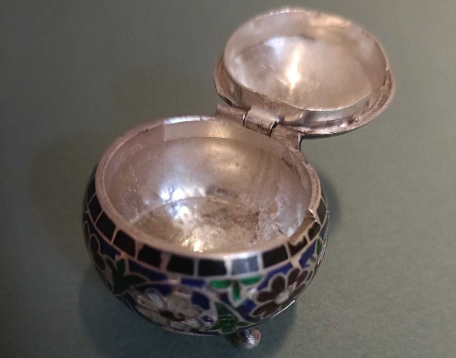 Solniczka ze srebra i emalii CLOISONNE