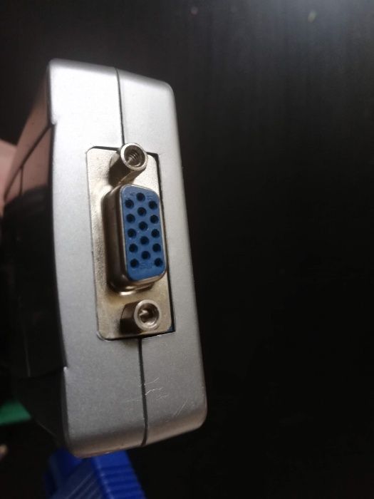 Przełącznik KVM z kablami