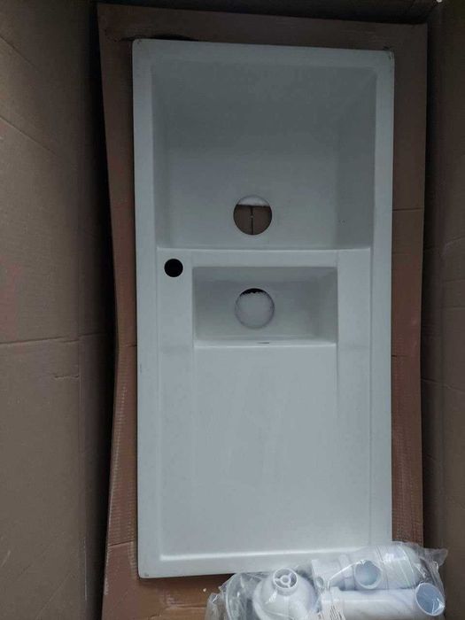 кухонна мойка біла