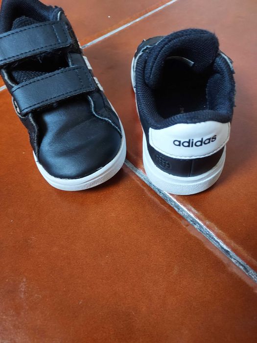 Sapatilhas adidas como novas