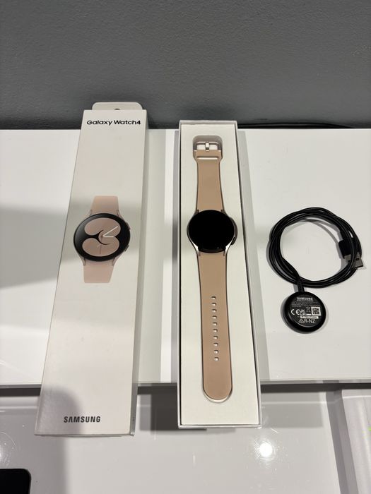 Samsung Galaxy Watch 4 Różowo zloty 40 mm