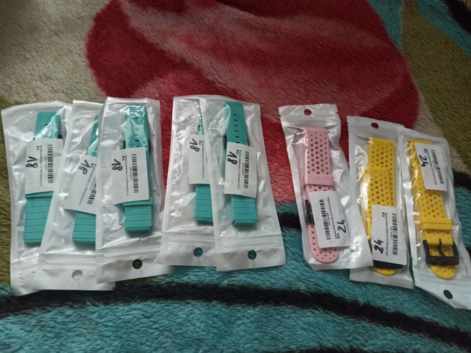 Paski do zegarka gumowe i materiał z teleskopami