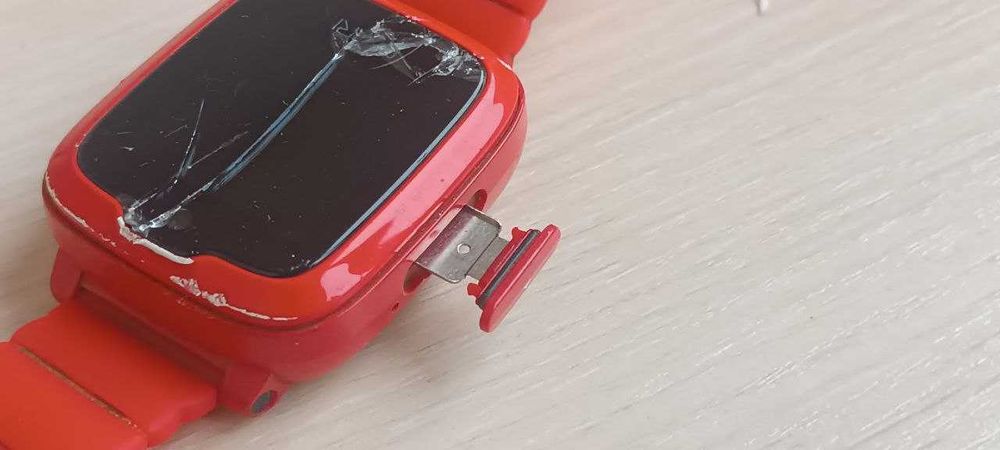 Детские смарт-часы с GPS-трекером Elari KidPhone 4G (Red)