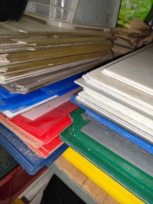 Acrílicos de várias cores e tamanhos