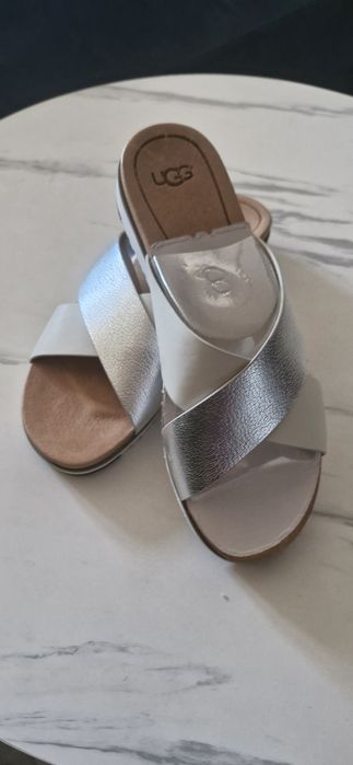 Klapki skórzane UGG 38