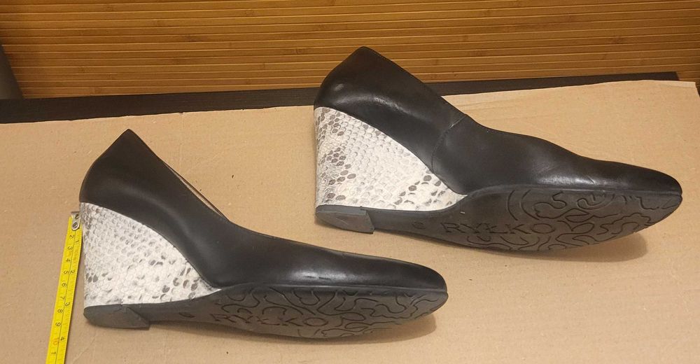 Ryłko czółenka na koturnie