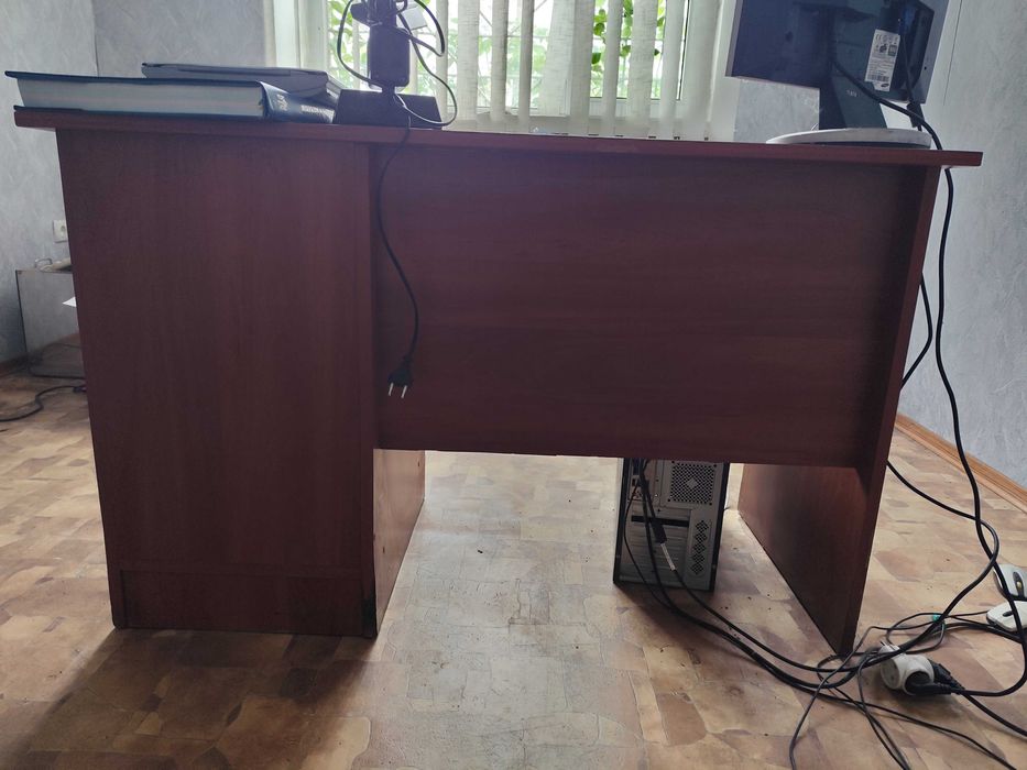 Продам столи офісні