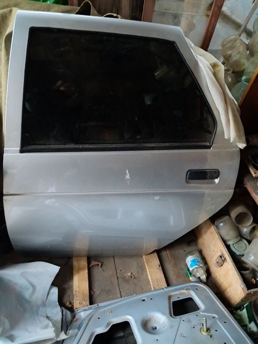 Продам задні  двері для ваз 2110