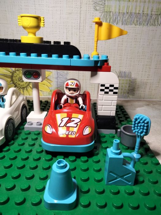 LEGO DUPLO "Гоночні автомобілі" 10947