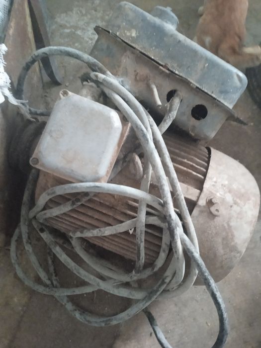 Електро мотор 380 в 3 фазний самовивіз