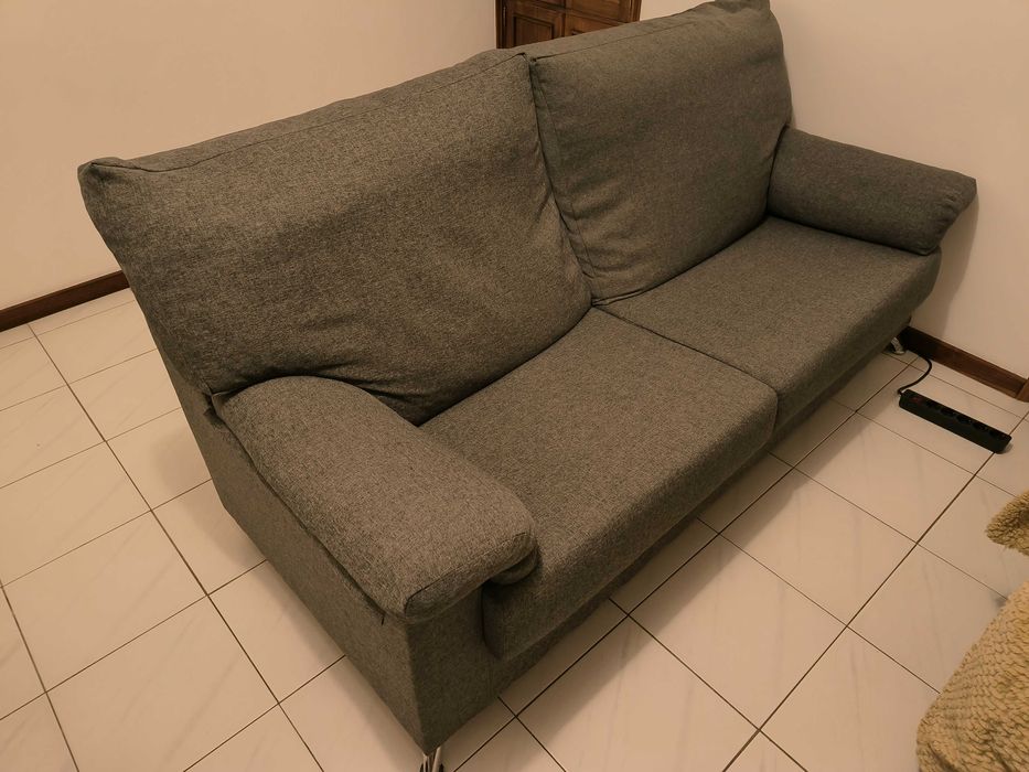 Sofá de dois lugares