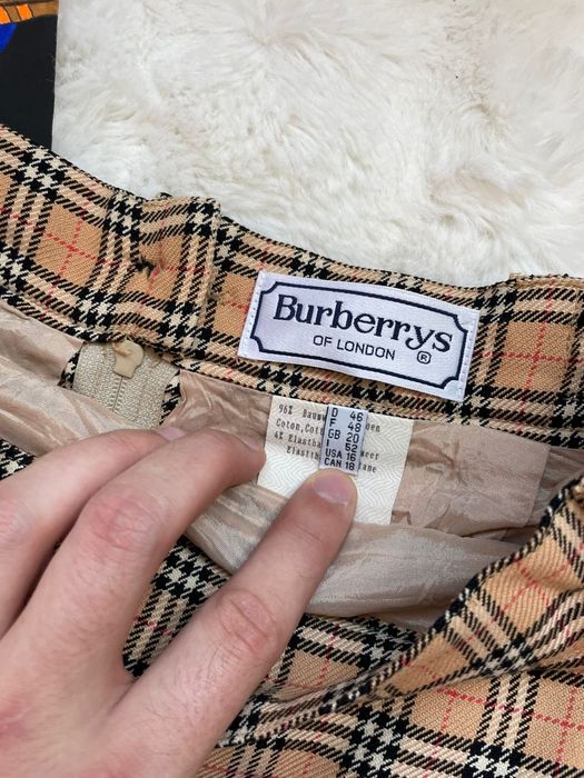 Продам спідницю в клітинку Burberry nova check