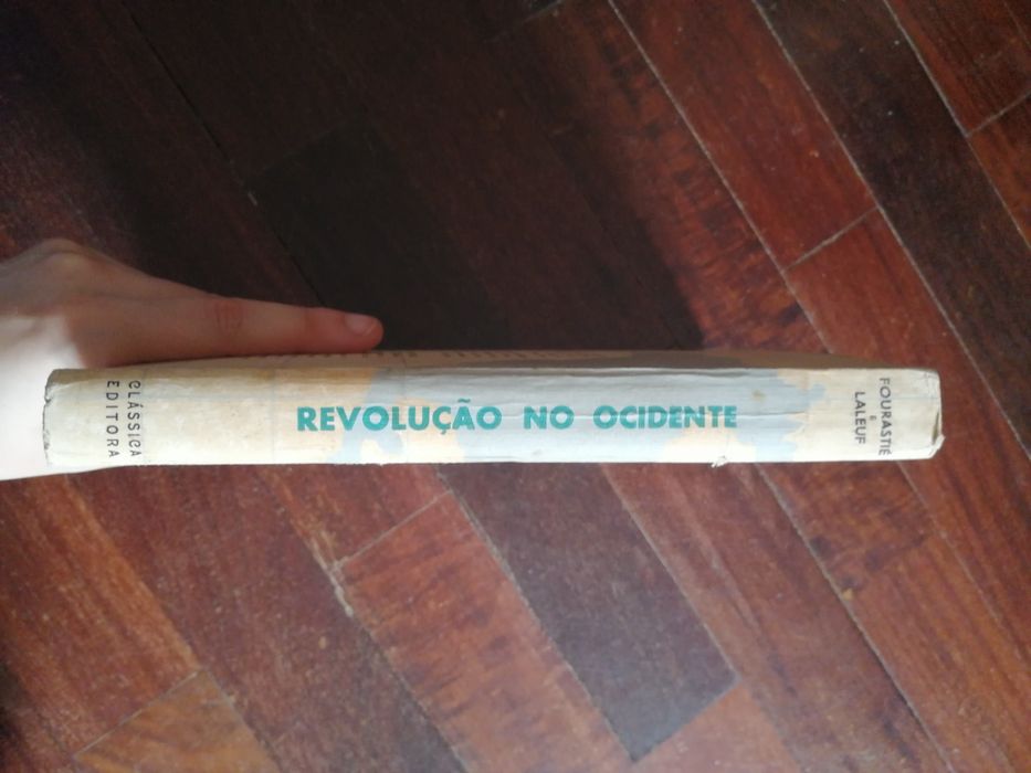 Vendo livro "Revolução no Ocidente"