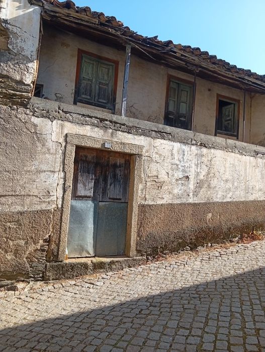 Casa de habitação em mós Moncorvo