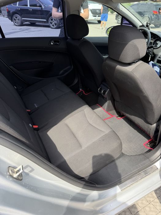 Peugeot 408 1.6 HDI
