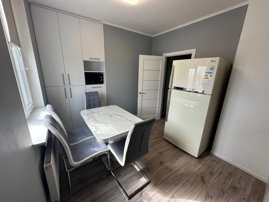 Здам в оренду сучасну 2кімн квартиру (будинок з генератором)