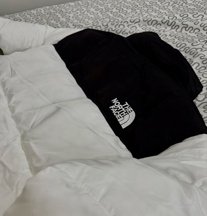 Biała kurtka The North Face rozmiar M