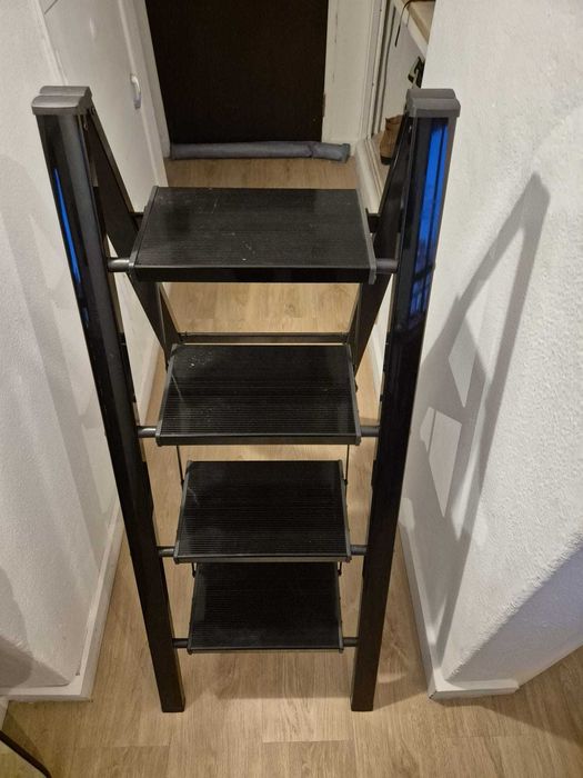 Escada dobrável 1.10M com pouco uso (*Entrega a partir de dia 20/03)