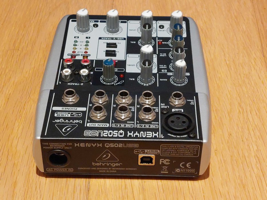 Mesa de mistura BEHRINGER XENYX Q502USB (5 Canais e porta USB)