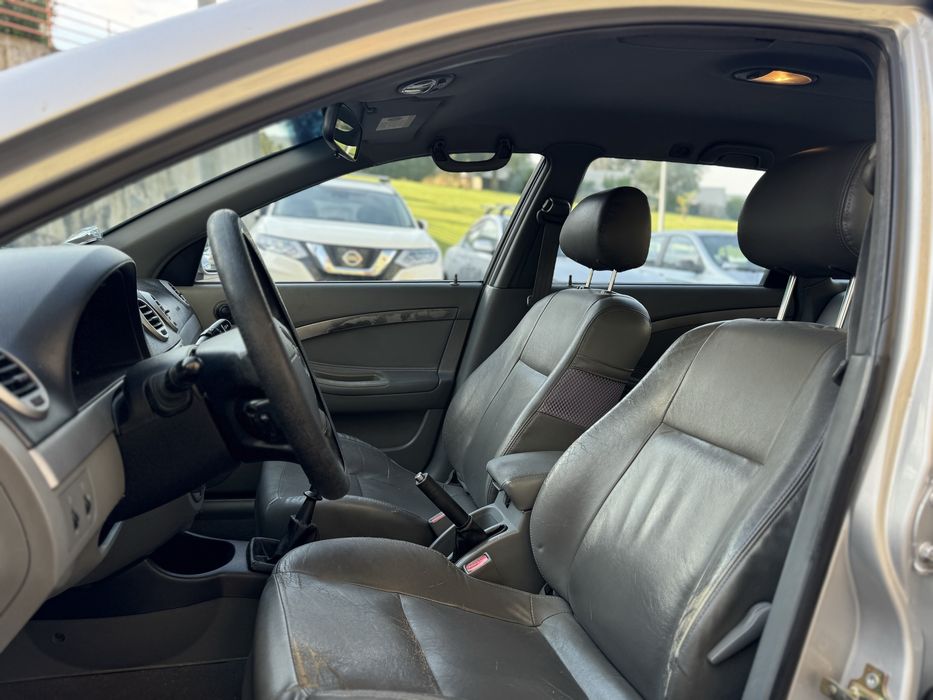 Chevrolet Nubira 1.6 gasolina com 150.000 mil km em bom estado geral.