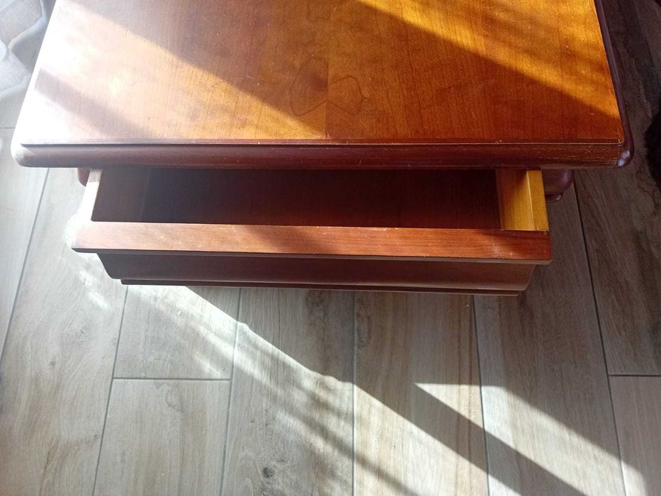 Mesa de centro em cerejeira maciça (estilo Luis Filipe)