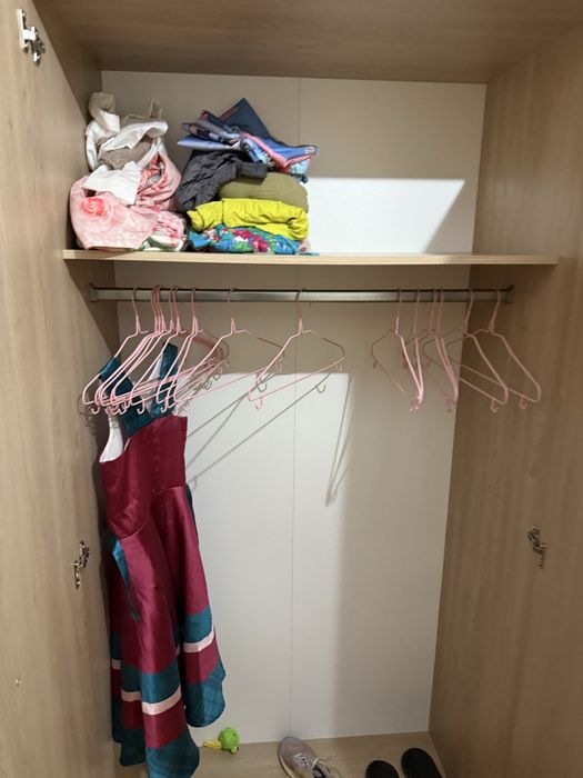 Roupeiro com espelho