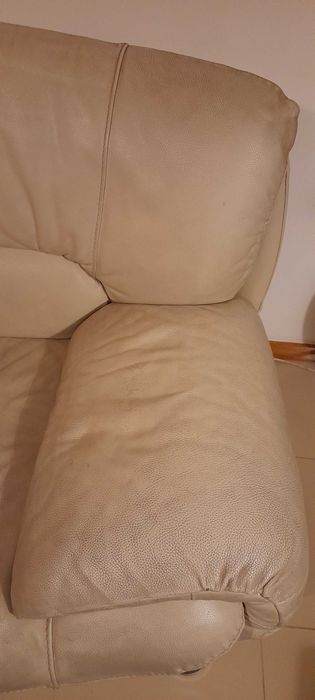 Sofá em pele para 6 pessoas