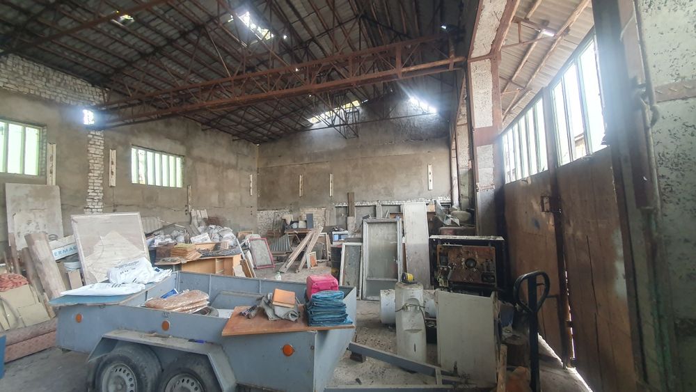 Продам приміщення під комерцію