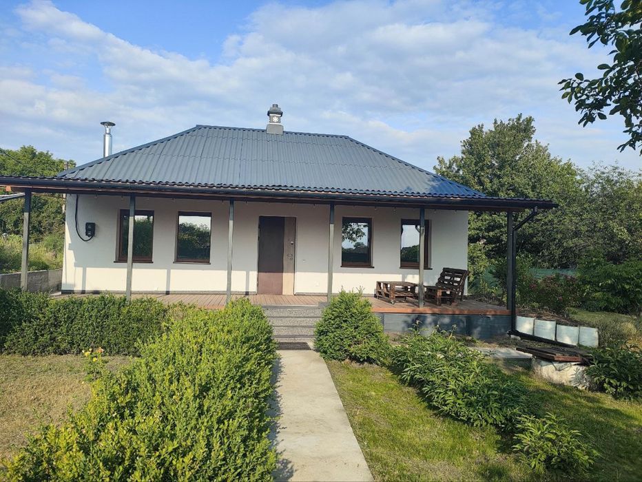 Переїжджайте без зайвих витрат – будинок готовий для проживання.