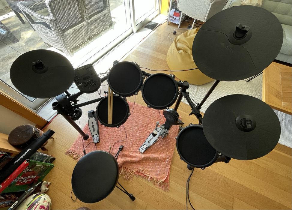 Alesis Nitro Digital Drum Kit467946777578065920
