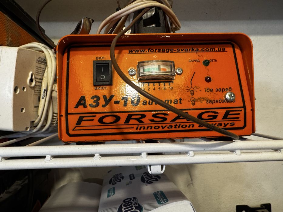 Зарядний пристрій