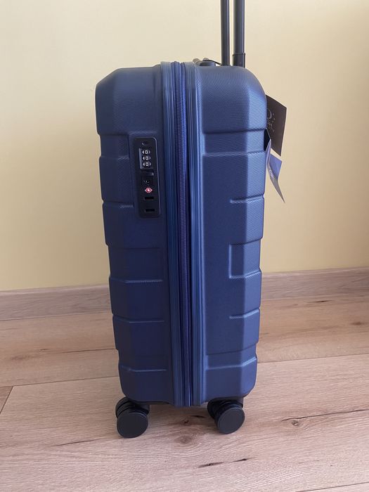 Валіза нова WITCHEN