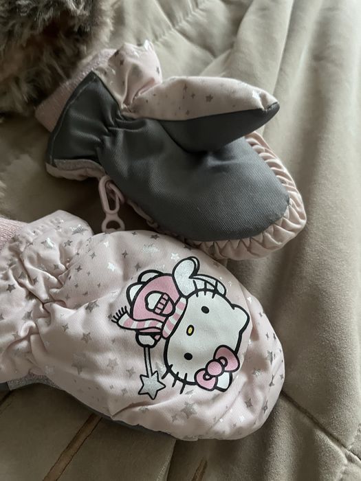 Rękawiczki 92 cm Hallo Kitty 10 zł