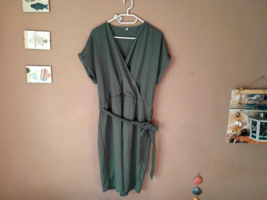 Kopertowa sukienka khaki