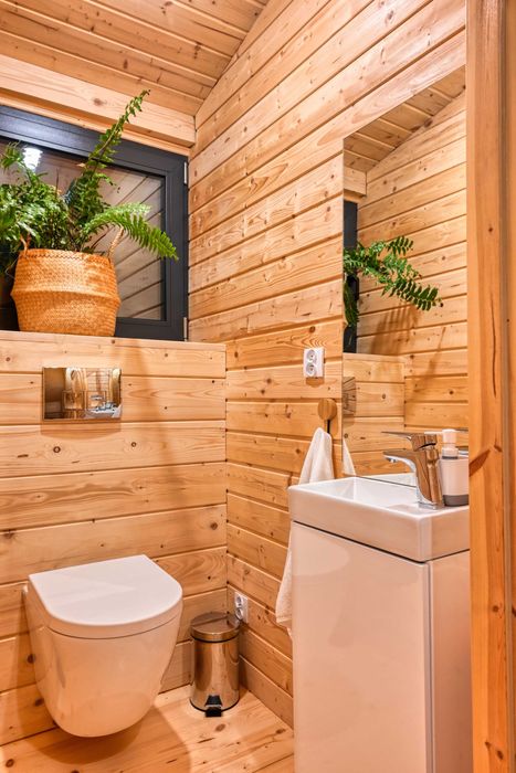 Domki Klimatyzowane, balia z jacuzzi .