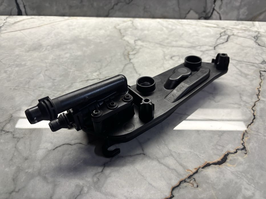 Корпус теплообмінника БМВ Е60 Е61 Термостата Термостату BMW E65