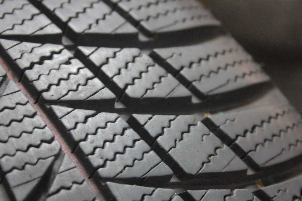 205/55/17 Bridgestone Blizzak LM001 205/55 R17 95H