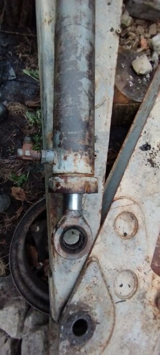 Гідроцеліндр навантажувача