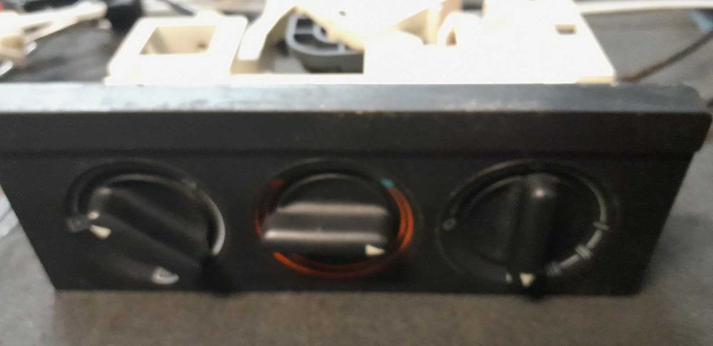Panel sterowania nawiewów pokrętła Audi 80 B3 B4 893'819045C