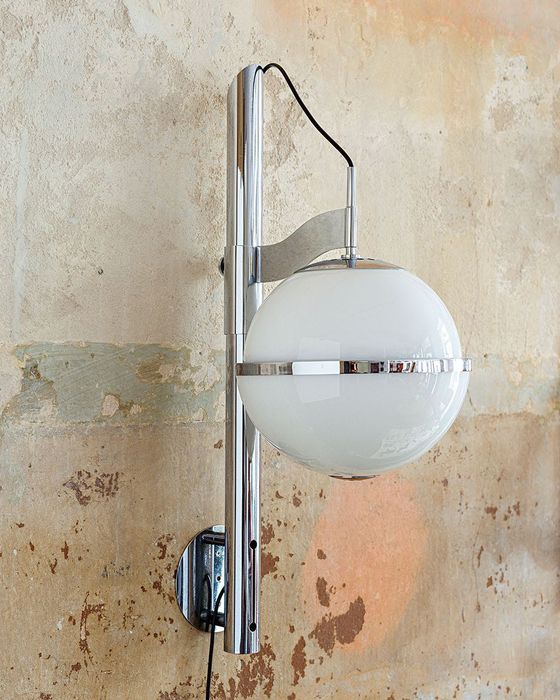 Lampa włoska, boczna- projekt autorstwa Franco Milletti dla Artemide.